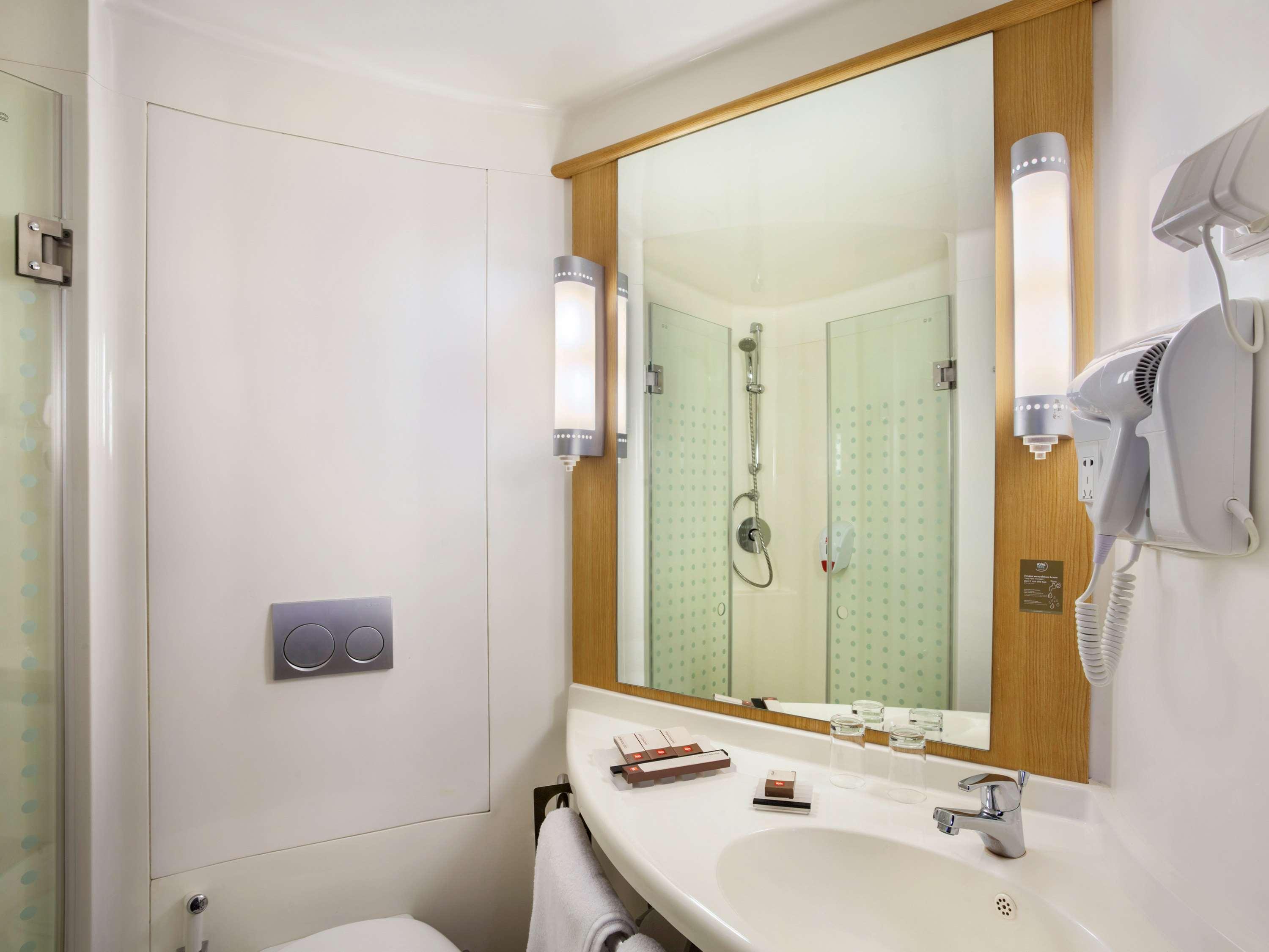 Ibis Pontianak City Center Luaran gambar