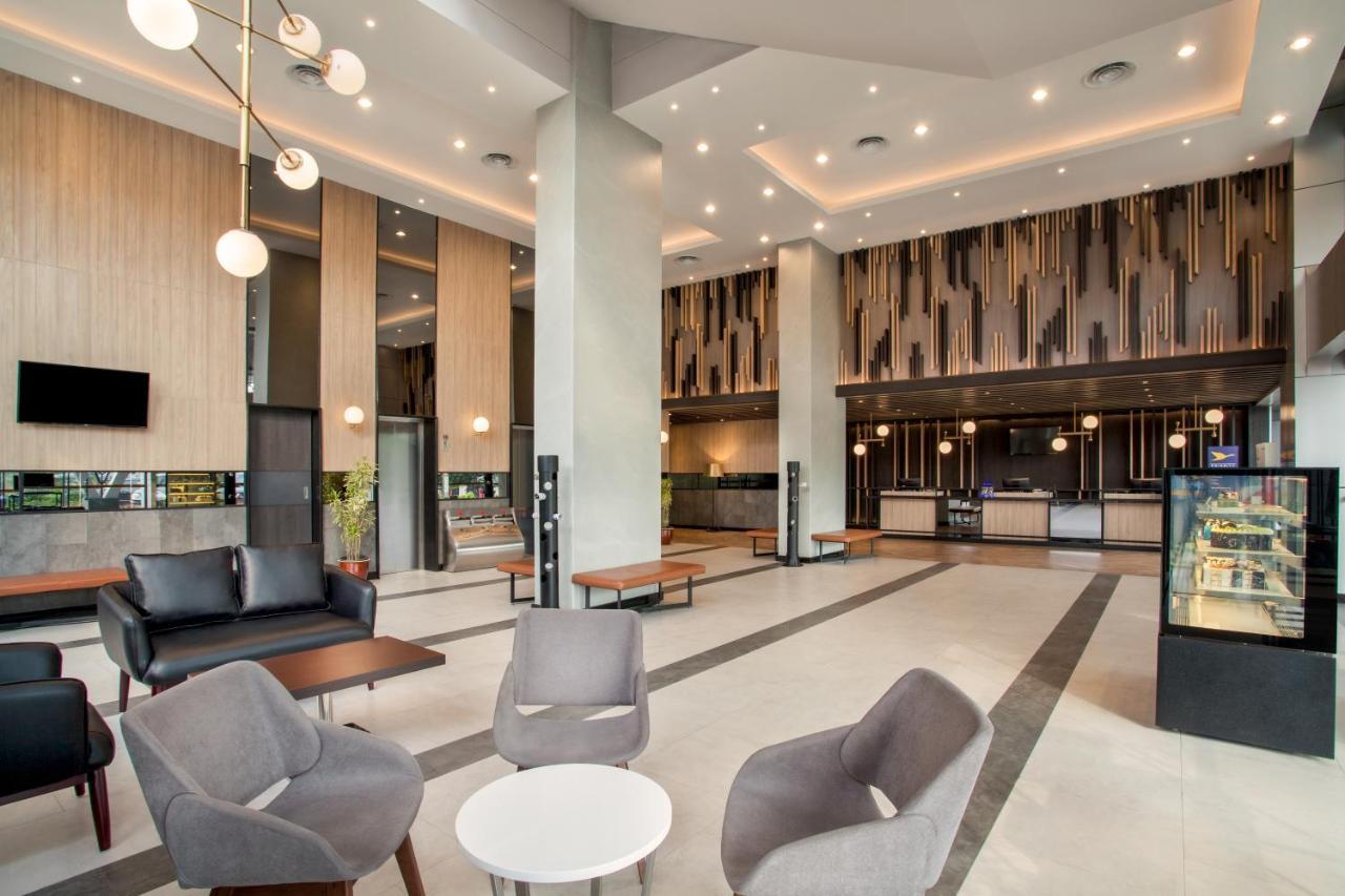 Ibis Pontianak City Center Luaran gambar