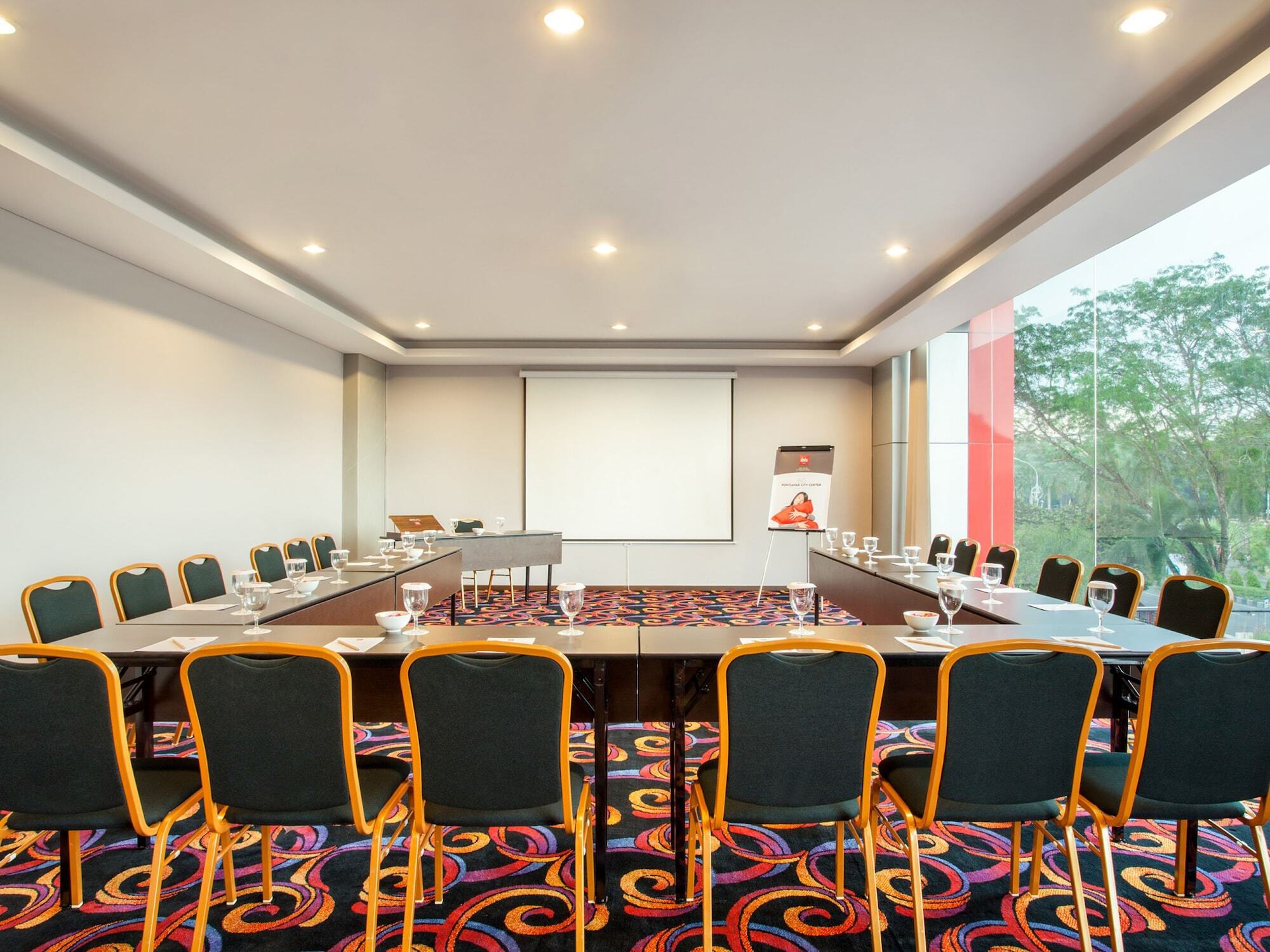 Ibis Pontianak City Center Luaran gambar